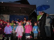 Vystoupení  dětí při rozsvícení stromu na Vlkavě, jarmark